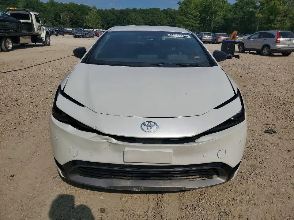 2024 TOYOTA PRIUS XLE  