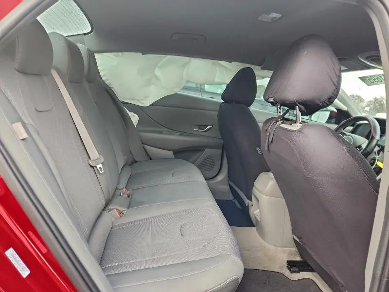 2024 HYUNDAI ELANTRA SE  