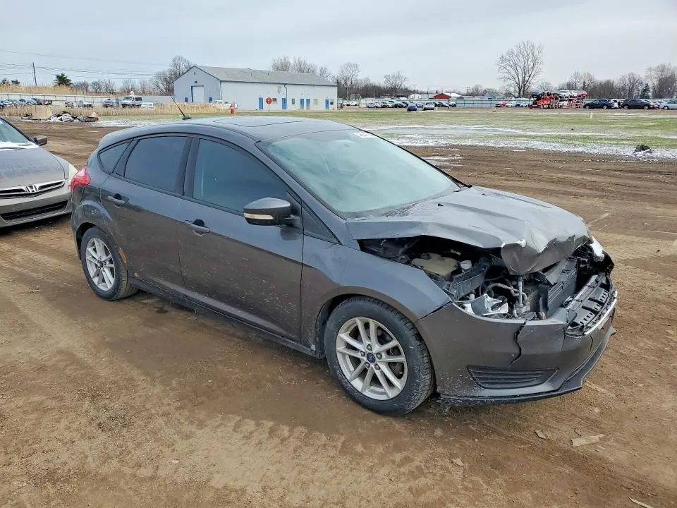 2015 FORD FOCUS SE  