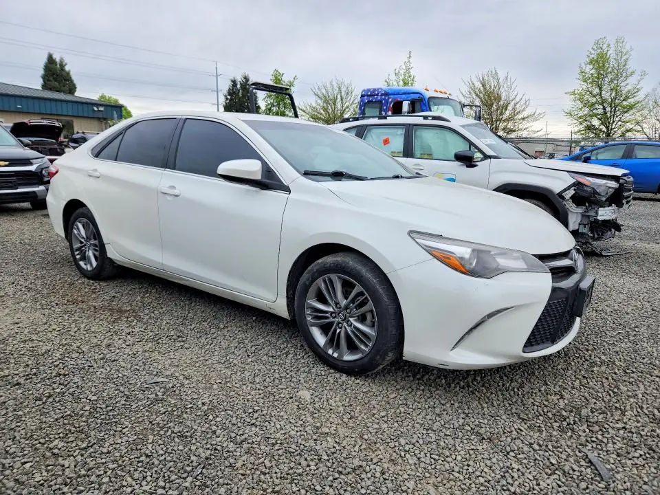 2017 TOYOTA CAMRY SE  