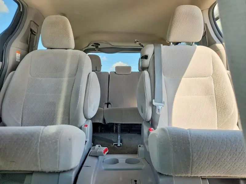 2015 TOYOTA SIENNA LE  