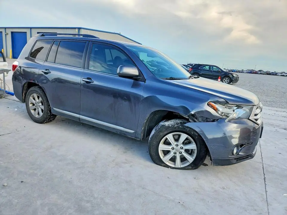 2012 TOYOTA HIGHLANDER SE  