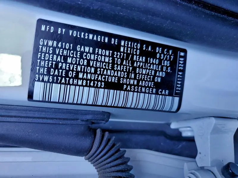 2017 VOLKSWAGEN BEETLE S/SE  