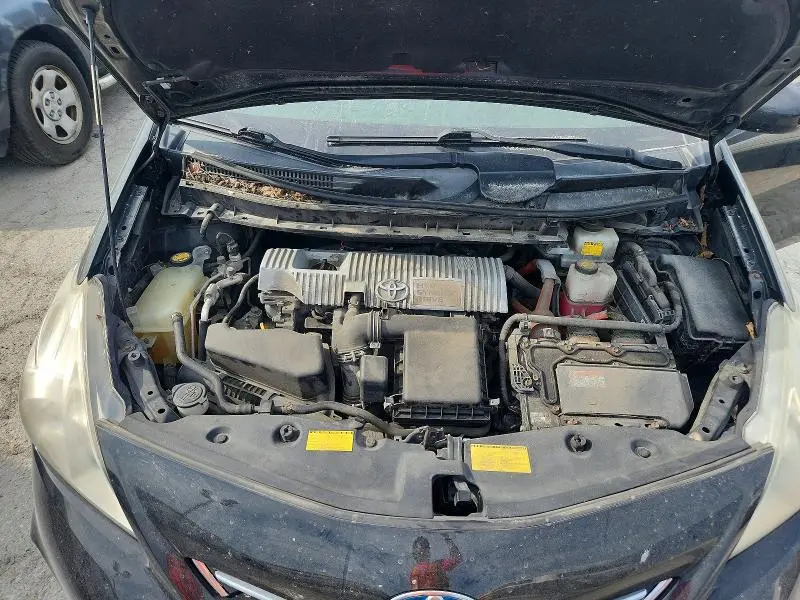 2013 TOYOTA PRIUS V TWO  