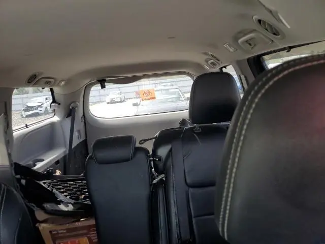 2018 TOYOTA SIENNA SE  