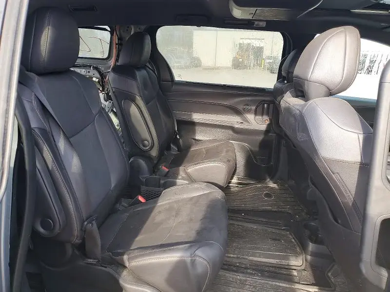 2024 TOYOTA SIENNA WOODLAND EDITION  