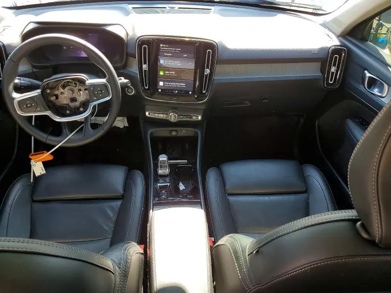 2025 VOLVO XC40 PLUS  