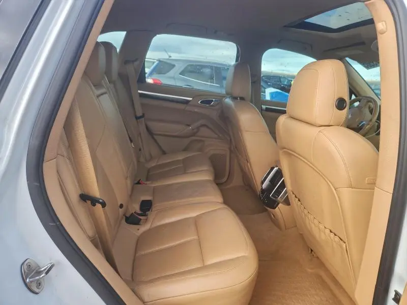 2013 PORSCHE CAYENNE   