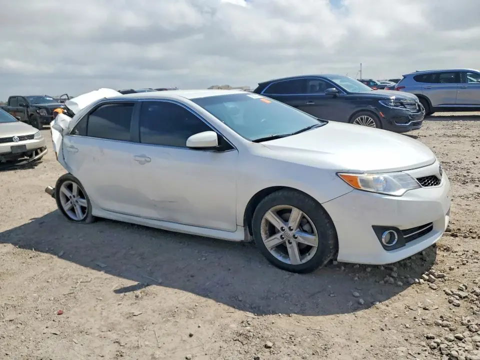 2014 TOYOTA CAMRY SE  