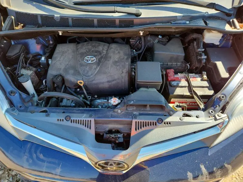 2020 TOYOTA SIENNA XLE PREMIUM 8-PASSENGER  