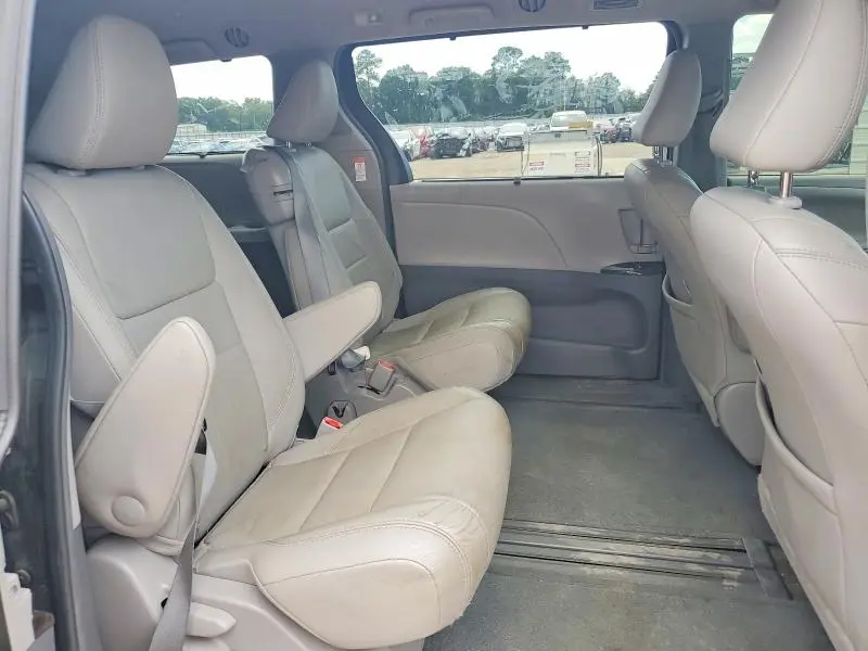 2015 TOYOTA SIENNA XLE 8-PASSENGER  