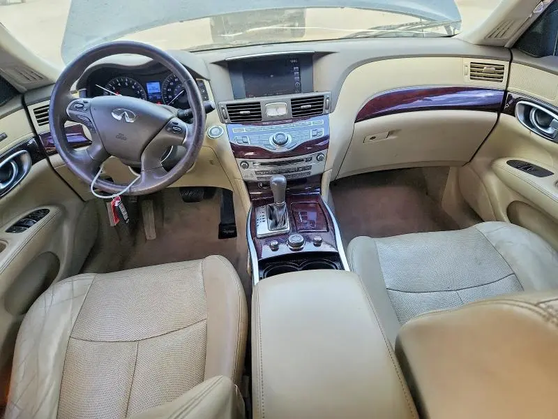 2018 INFINITI Q70 3.7 LUXE  