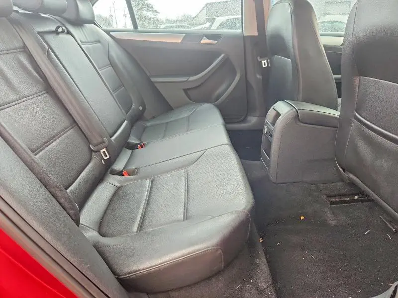 2013 VOLKSWAGEN JETTA SE  