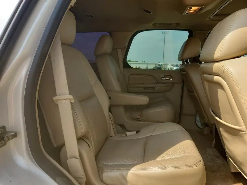 2011 CADILLAC ESCALADE LUXURY  