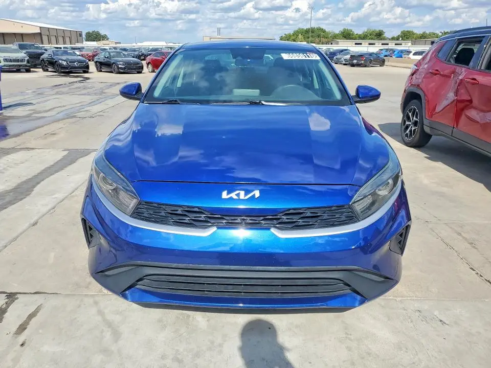 2023 KIA FORTE LXS  