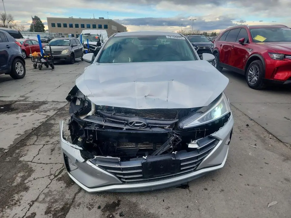 2019 HYUNDAI ELANTRA SE  