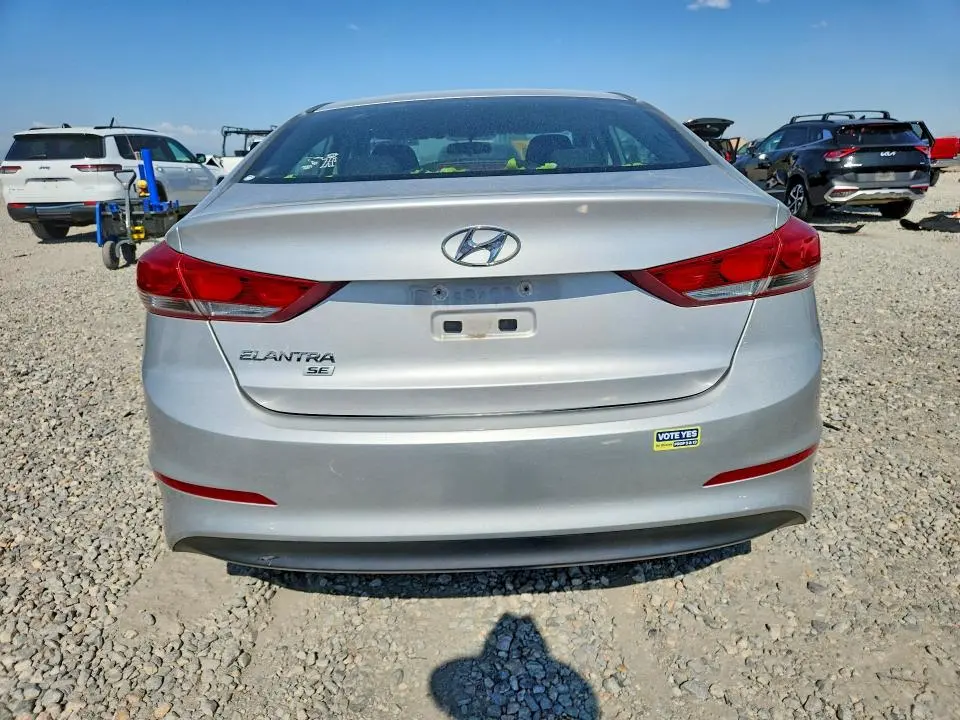 2018 HYUNDAI ELANTRA SE  