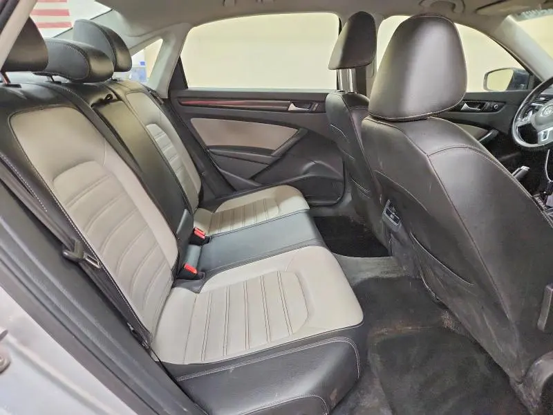 2015 VOLKSWAGEN PASSAT SE  