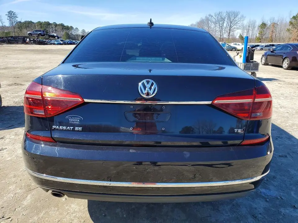 2018 VOLKSWAGEN PASSAT SE  