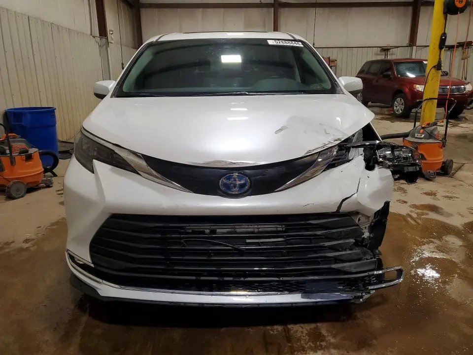 2024 TOYOTA SIENNA XLE 7-PASSENGER  