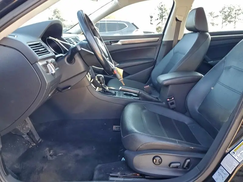 2016 VOLKSWAGEN PASSAT SE  