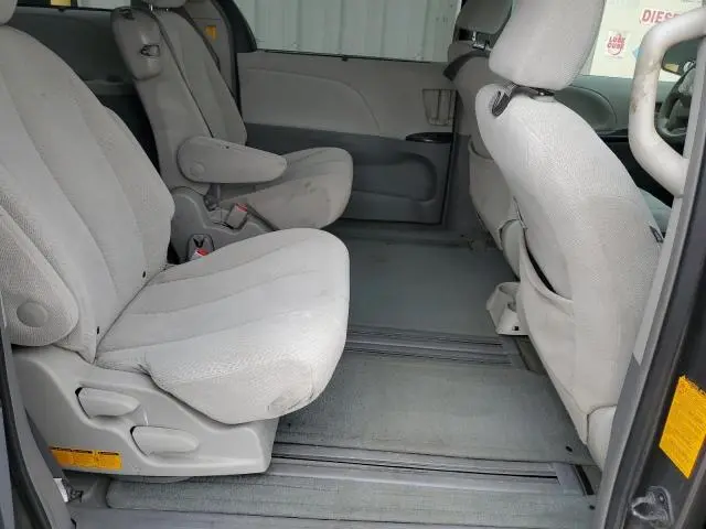 2011 TOYOTA SIENNA LE  