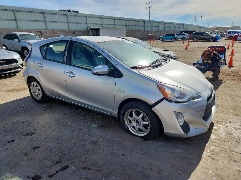 2016 TOYOTA PRIUS C   