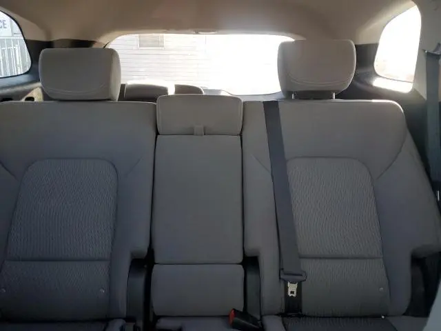 2018 HYUNDAI SANTA FE SE  