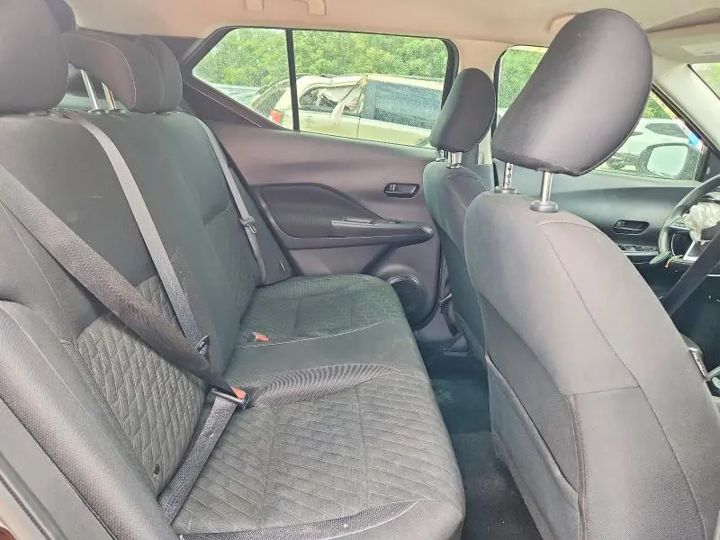 2021 NISSAN KICKS S  