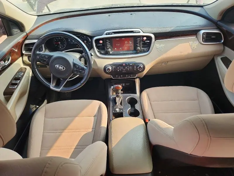 2017 KIA SORENTO LX  