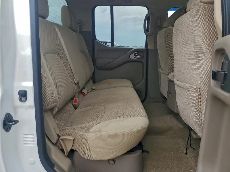 2010 NISSAN FRONTIER CREW CAB SE  