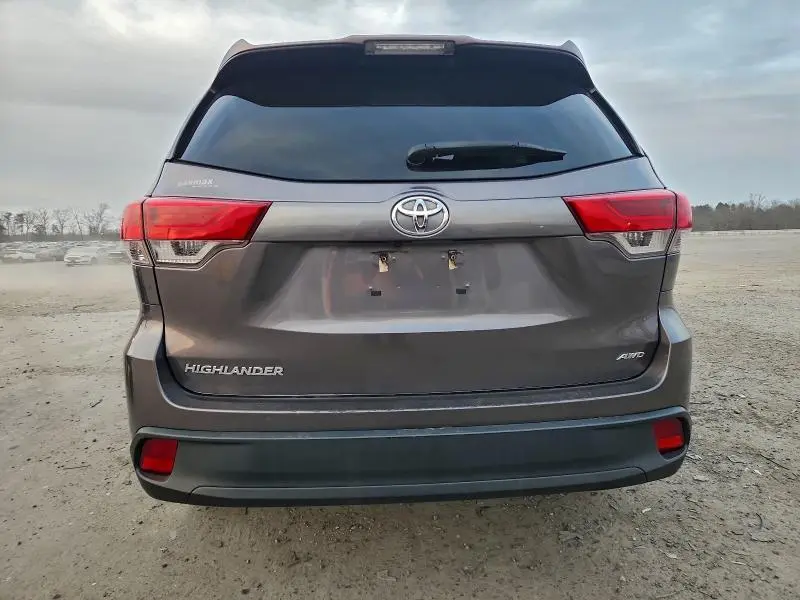 2019 TOYOTA HIGHLANDER LE  