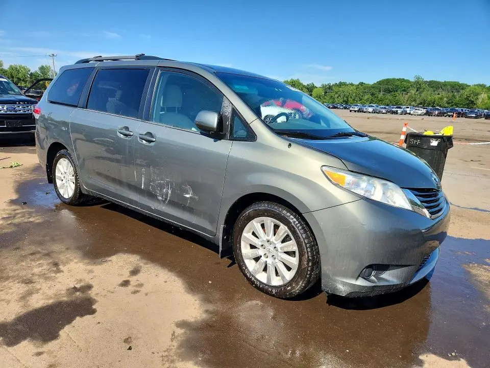 2012 TOYOTA SIENNA LE  