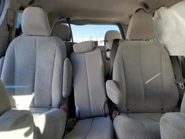 2013 TOYOTA SIENNA LE  