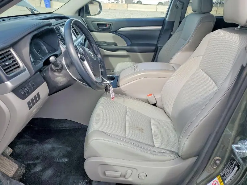 2017 TOYOTA HIGHLANDER LE  