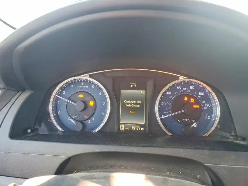 2016 TOYOTA CAMRY XLE  