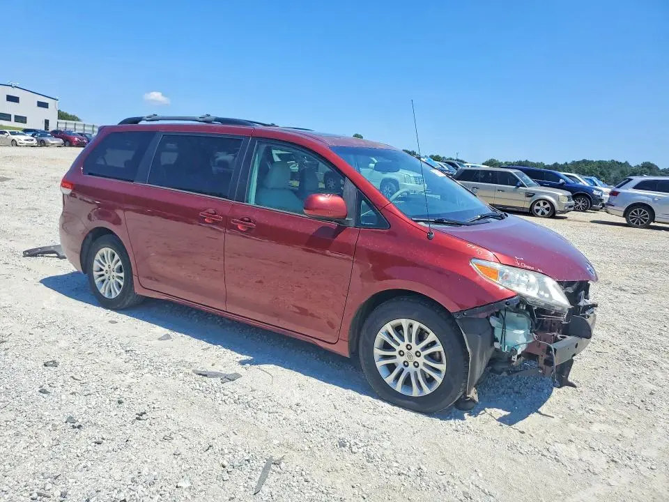 2014 TOYOTA SIENNA XLE 8-PASSENGER  