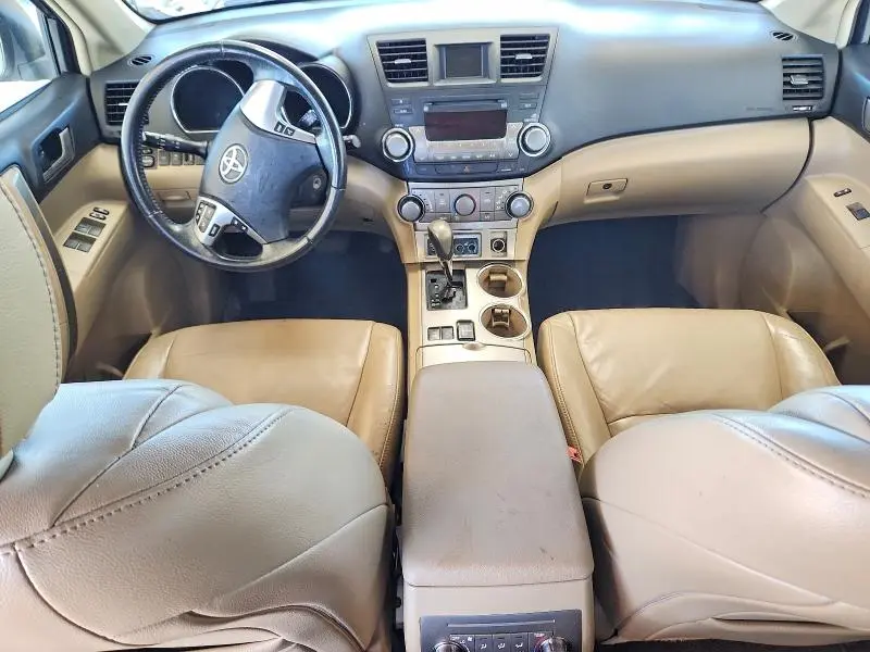 2012 TOYOTA HIGHLANDER SE  