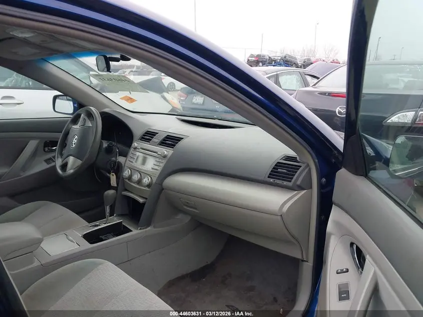 2011 TOYOTA CAMRY LE V6