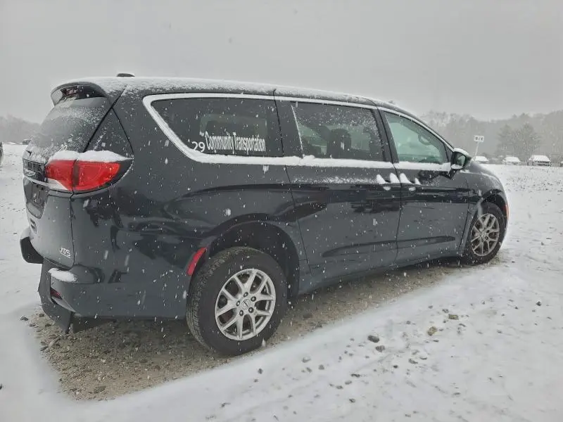 2022 CHRYSLER VOYAGER LX  