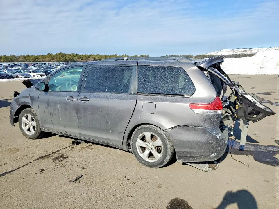 2011 TOYOTA SIENNA LE  