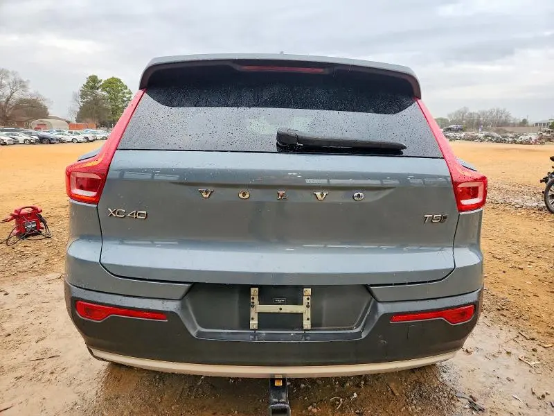 2020 VOLVO XC40 T5 MOMENTUM  