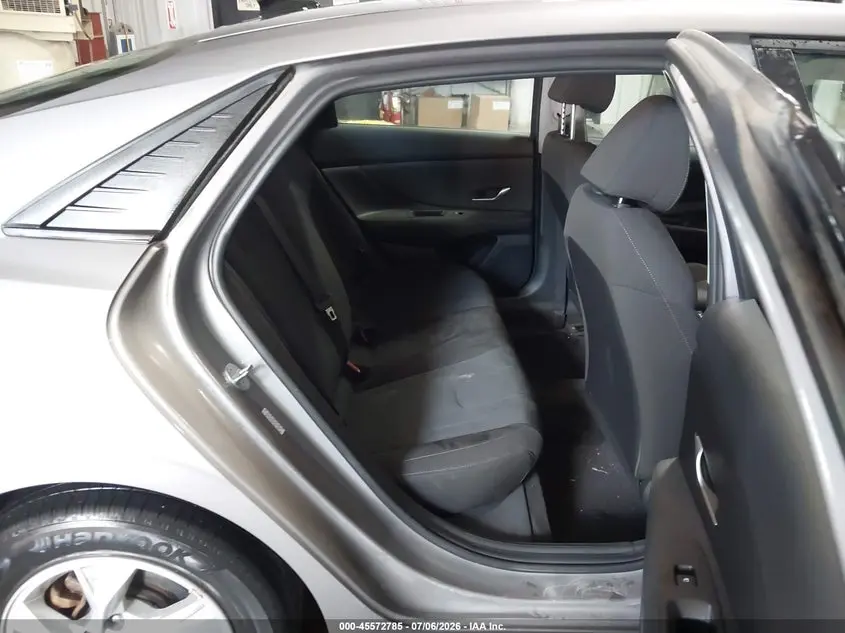 2023 HYUNDAI ELANTRA SE