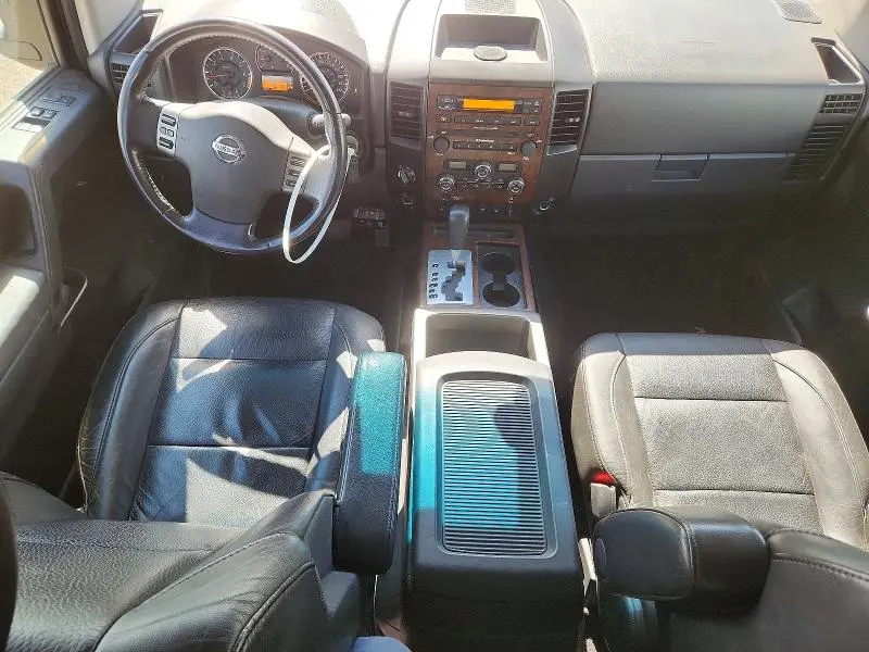 2011 NISSAN TITAN SV  