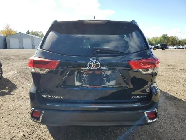 2019 TOYOTA HIGHLANDER SE  