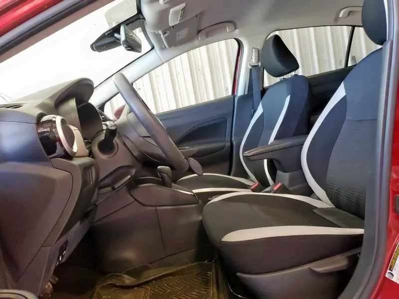 2022 NISSAN VERSA SV  