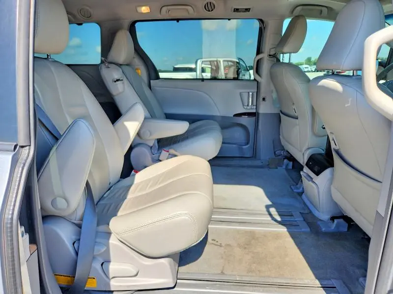 2014 TOYOTA SIENNA XLE 8-PASSENGER  