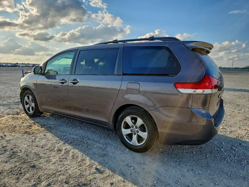 2014 TOYOTA SIENNA LE  