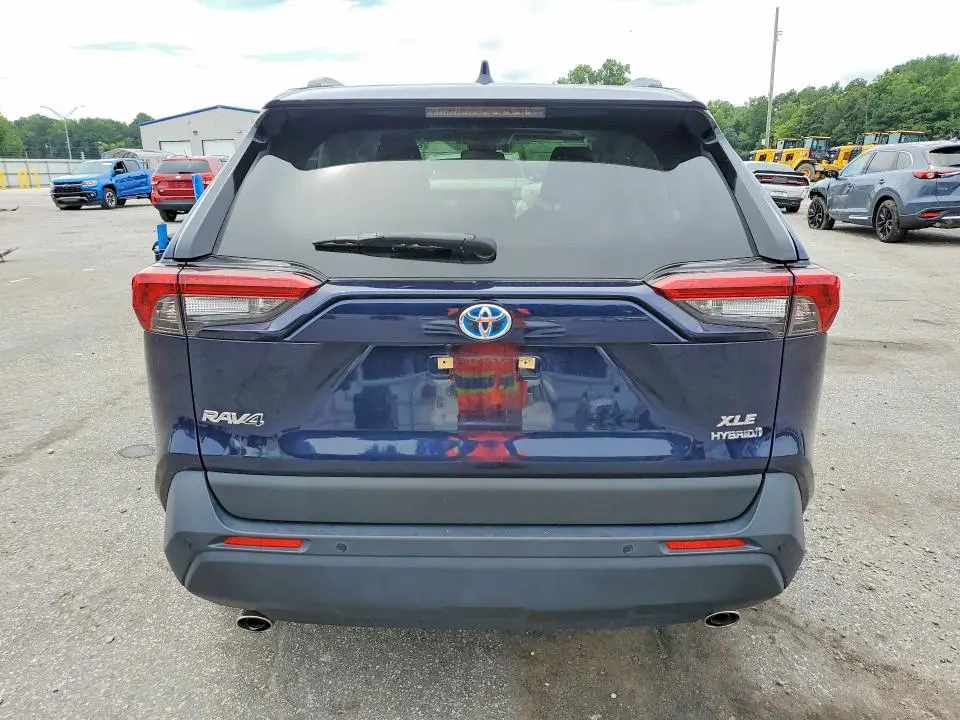 2024 TOYOTA RAV4 XLE PREMIUM  