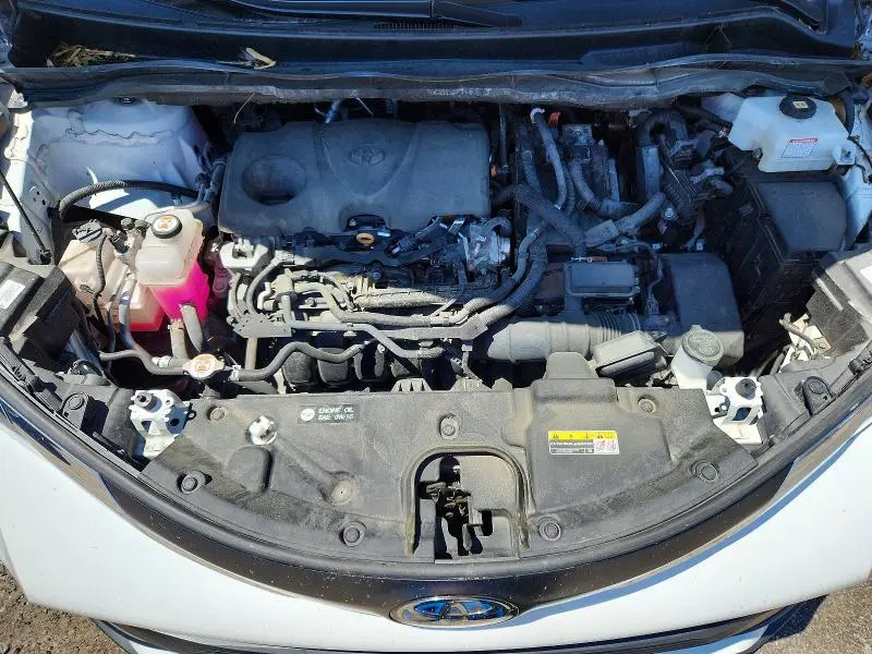 2022 TOYOTA SIENNA LE  